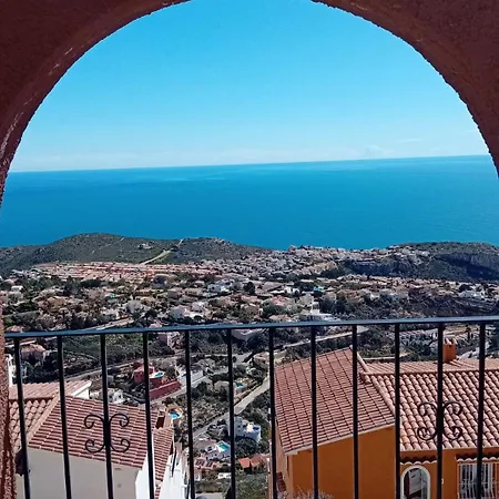 With Views In Cumbre Del Sol Appartamento *